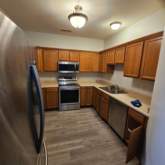 Building Photo - 16925 Stonewall Dr