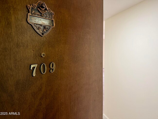 Foto del edificio - 7930 E Camelback Rd