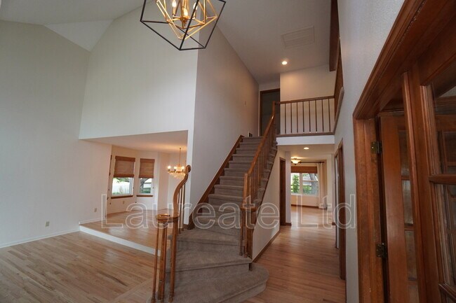 Foto del edificio - 1702 W Dry Creek Rd