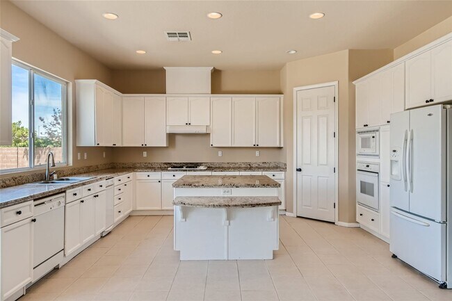 Foto del edificio - (COMING SOON) LUXURY HOME Located in PRESTIGIOUS SOUTHERN HIGHLANDS GUARD-GATED COMMUNITY!
