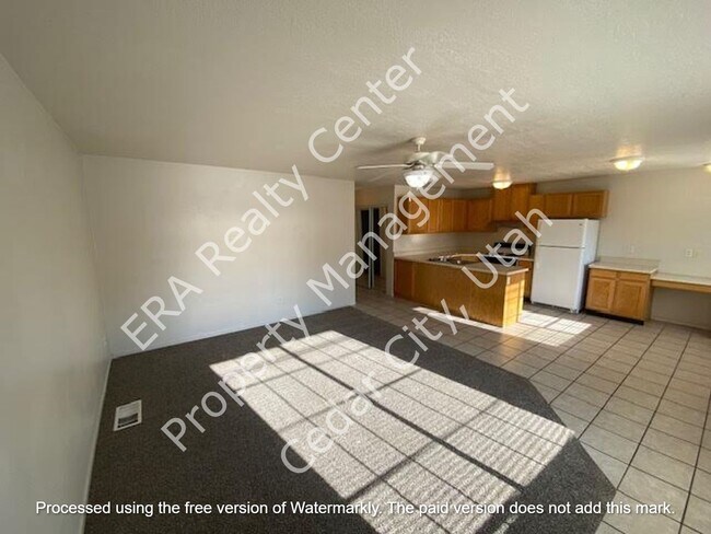 Building Photo - 330 N 900 W