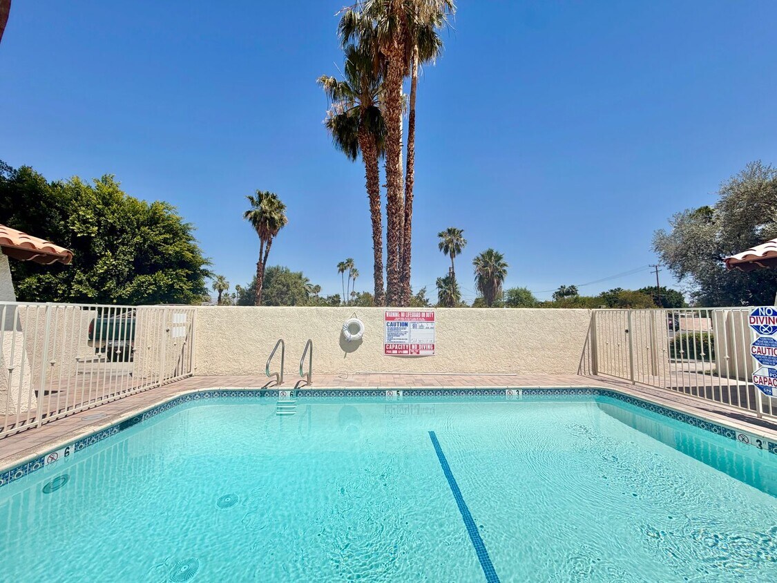 Foto del edificio - COMING SOON!! 2 Bedroom 1 Bathroom apartment in Palm Springs!