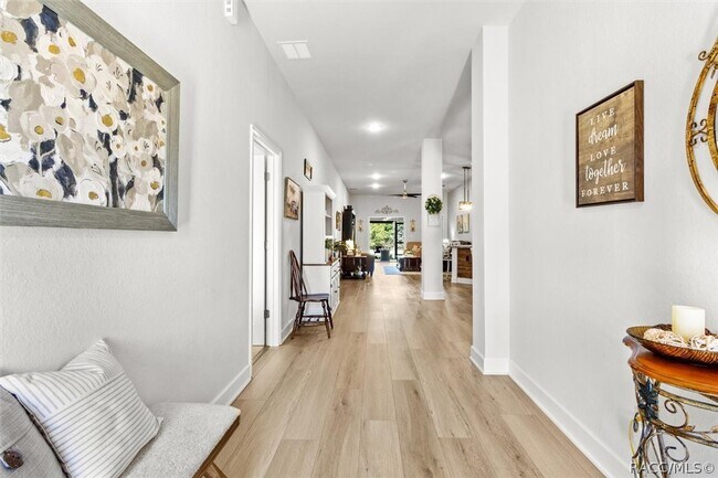 Foto del edificio - 615 W Rexford Dr