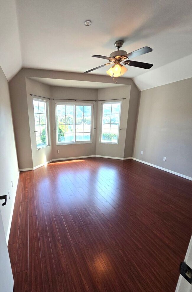 Foto del edificio - Spacious Remodeled Condo at River Colony C...