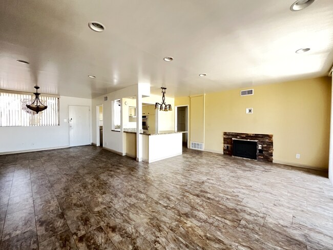 Building Photo - RIVERSIDE PENTHOUSE with Views! Available ...