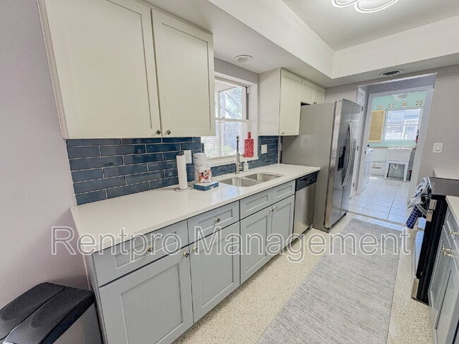 Foto del edificio - 2825 N Beach Rd