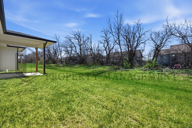 Foto del edificio - 619 Elmwood St