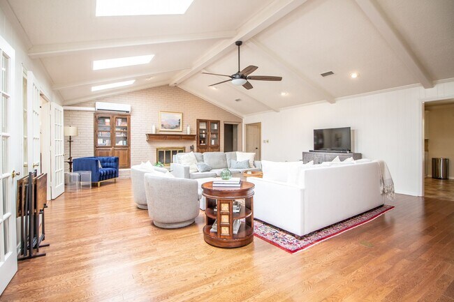 Building Photo - Great 3 Bedroom 3 bathroom house in Great ...