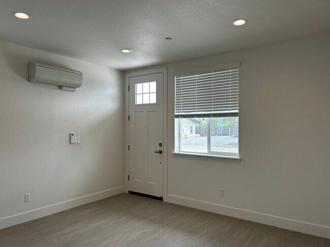 Building Photo - 1 BED 1 BATH JR ADU 2 months Free rent is ...
