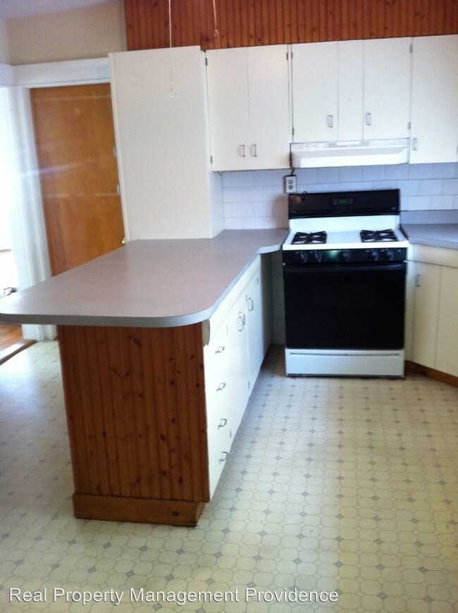 Foto del edificio - 2 br, 1 bath Apartment - 13-15 Rosebank Ave