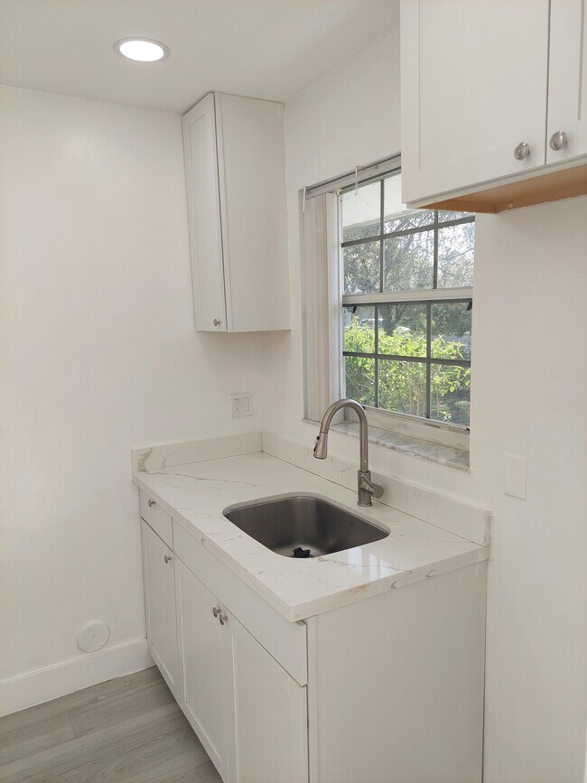 Foto del edificio - 2319 Johnson St