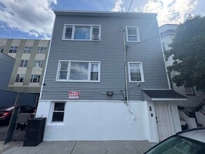 Building Photo - 411 51st St