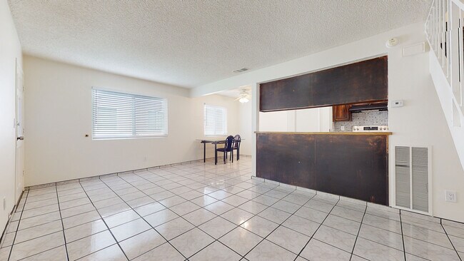 Foto del edificio - 1125 W Calle del Sol