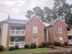 Building Photo - 1006 G Kingswood Dr