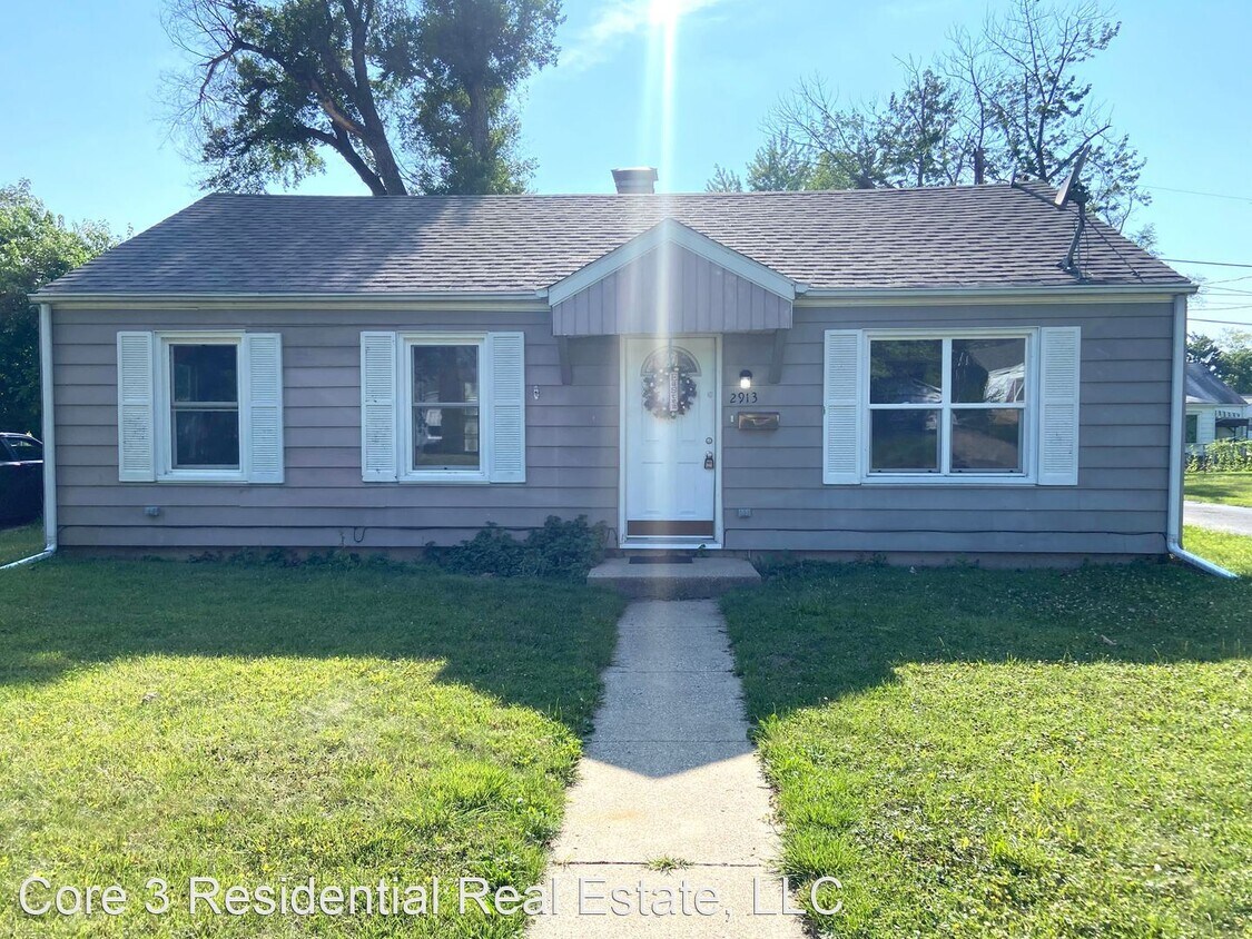 Primary Photo - 3 br, 1 bath House - 2913 N Mission Rd