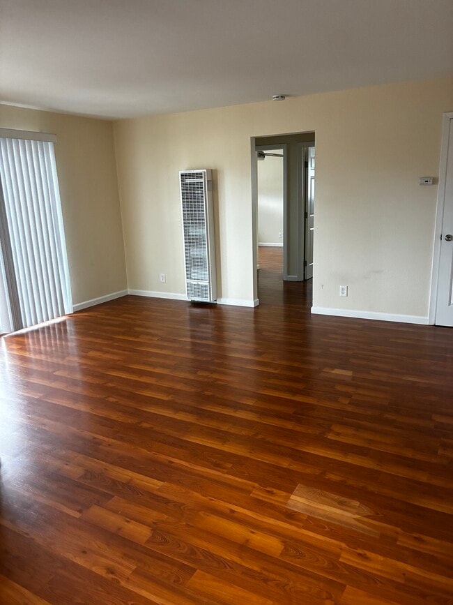 Building Photo - 819 Palm Ave