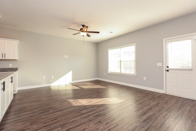 Foto del edificio - 1267 Bluebird Rd