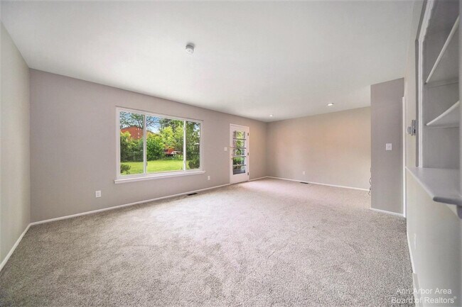 Building Photo - 2923 Burlington Ct