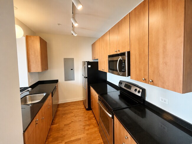 Foto del edificio - 565 W Quincy St