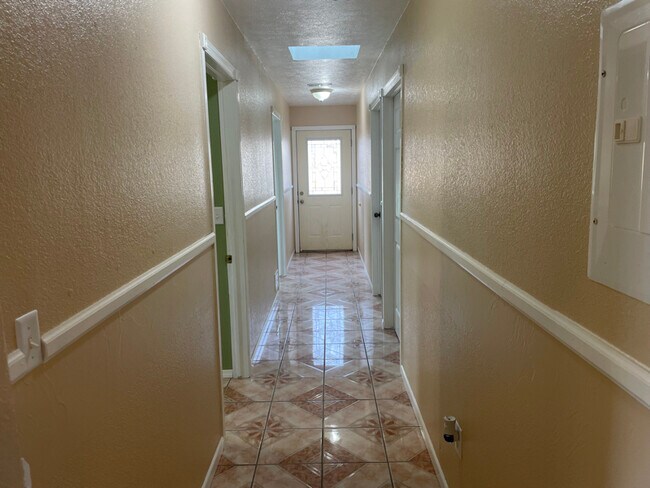 Foto del edificio - 319 W 14th St