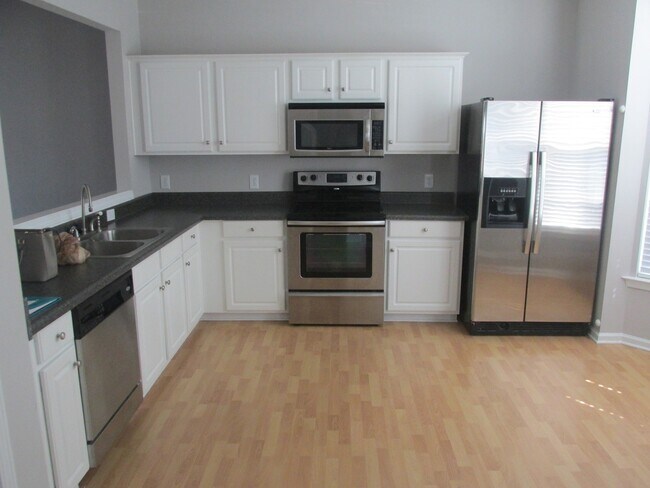 Foto del edificio - 3221 Mannington Dr