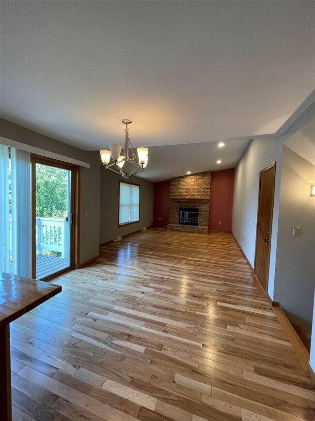 Foto del edificio - 6214 Westin Dr