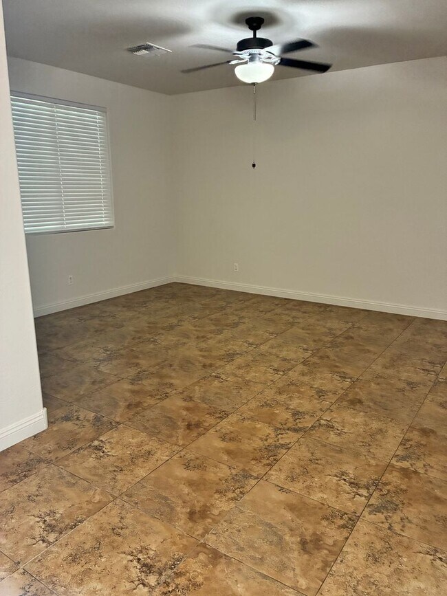 Building Photo - 18408 N Salerno Dr