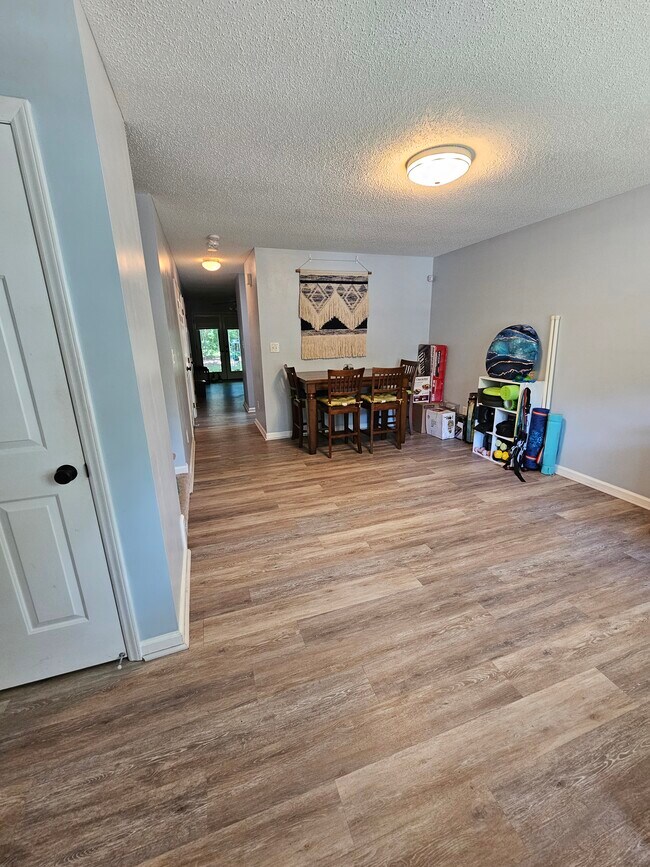 Foto del edificio - 117 Forest Oaks Dr