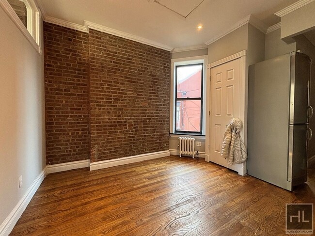 Building Photo - MOTT ST.