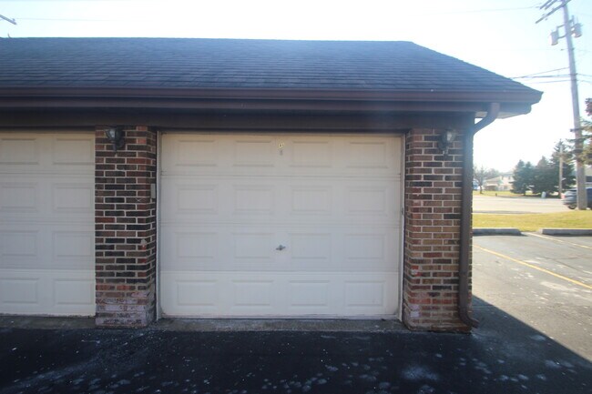 Building Photo - 14033 S Laramie Ave