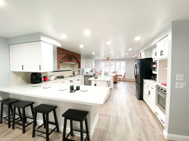 Building Photo - 7 br, 2.5 bath House - 87 Southwind Trail