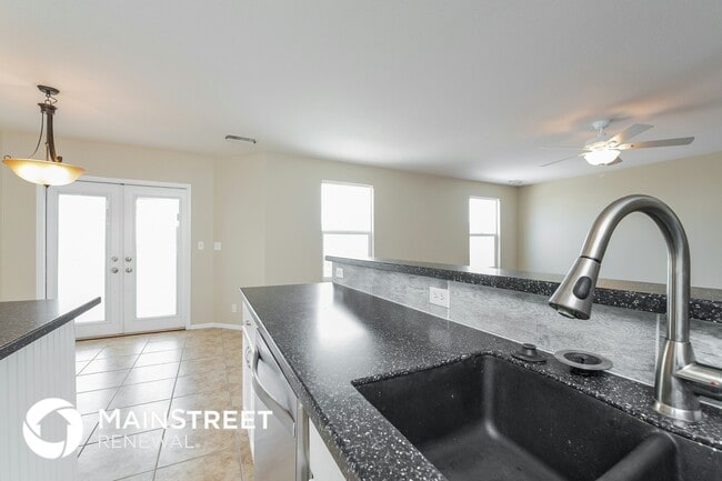 Foto del edificio - 13872 Lilac St