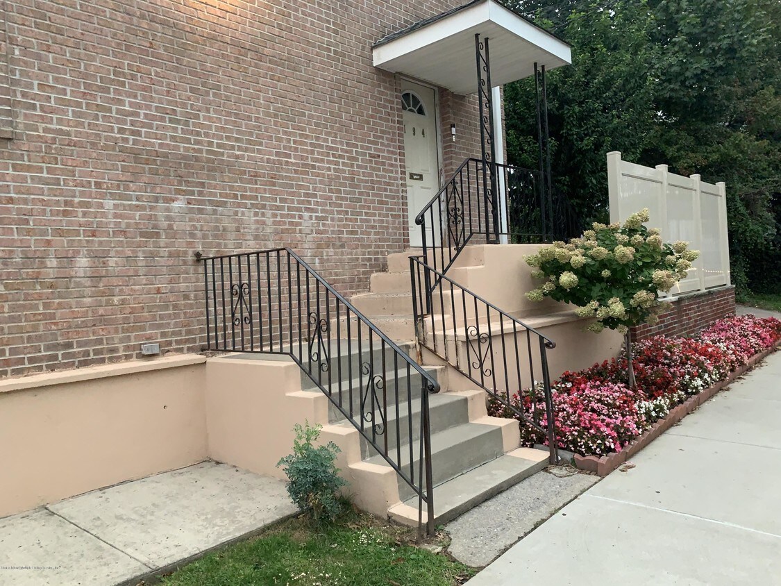 Foto principal - 194 Midland Ave