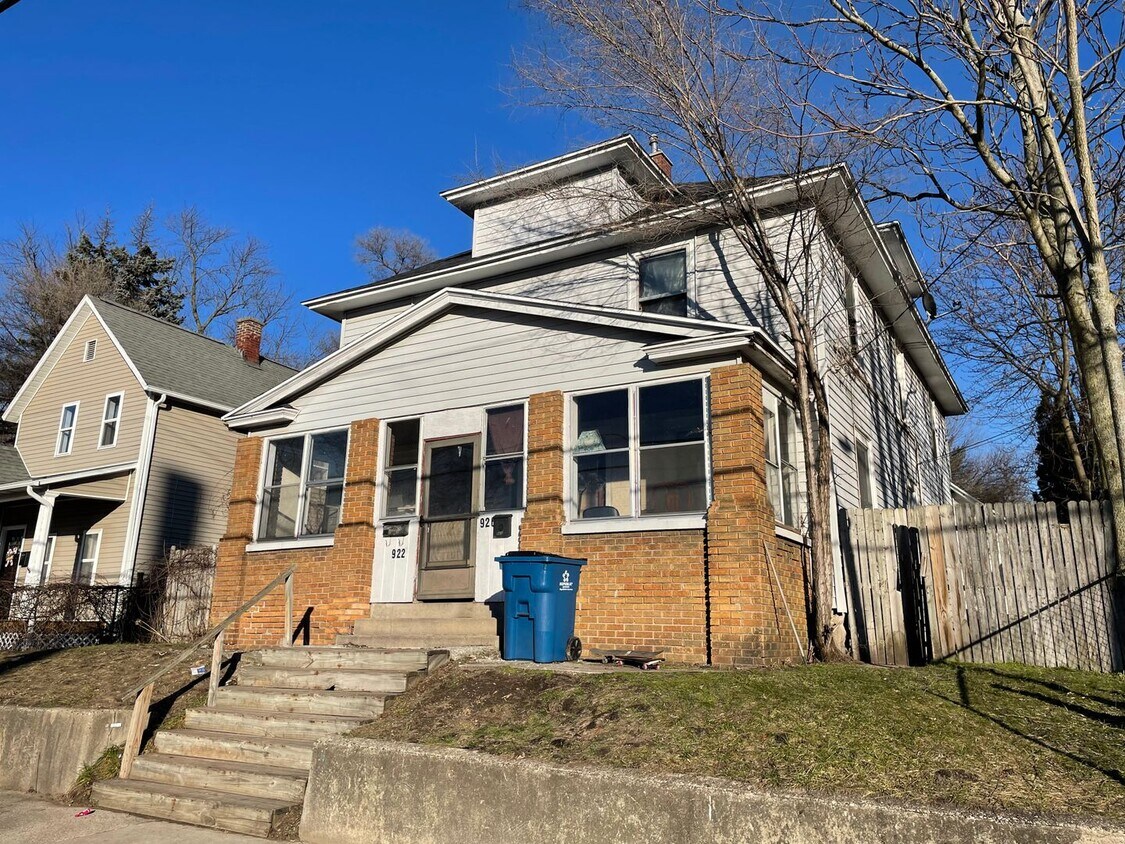 Primary Photo - NE duplex close to downtown Grand Rapids
