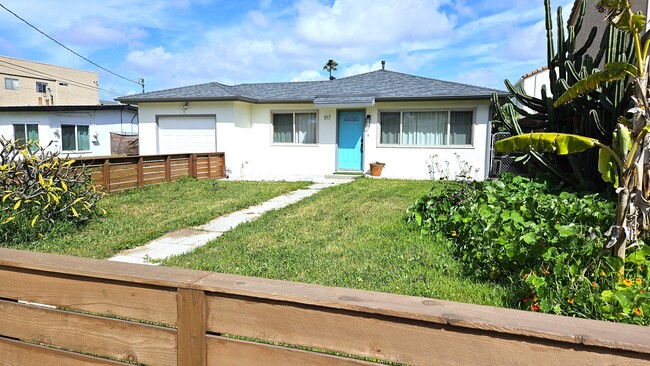 Big Front yard with New Fence - 517 11th St