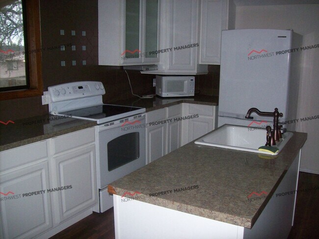 Foto del edificio - STATUS: *HOLD*   | R163A | $1795