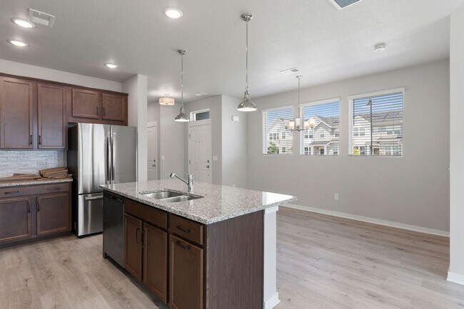 Building Photo - Elegant 3 Bedroom Home in Timnath Lakes