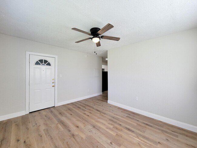 Foto del edificio - 711 Ave A Ave