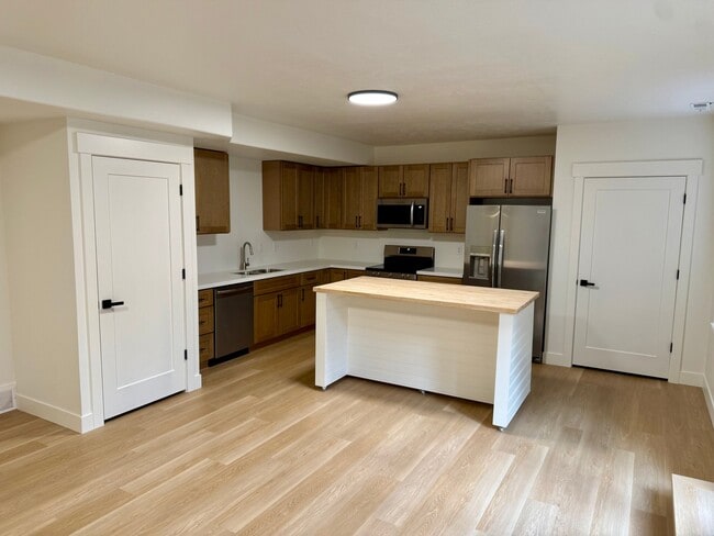 Photo - 11282 Alpine Creek Way (South Jordan, UT) Apartment