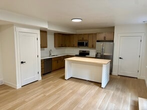 Building Photo - 11282 Alpine Creek Way