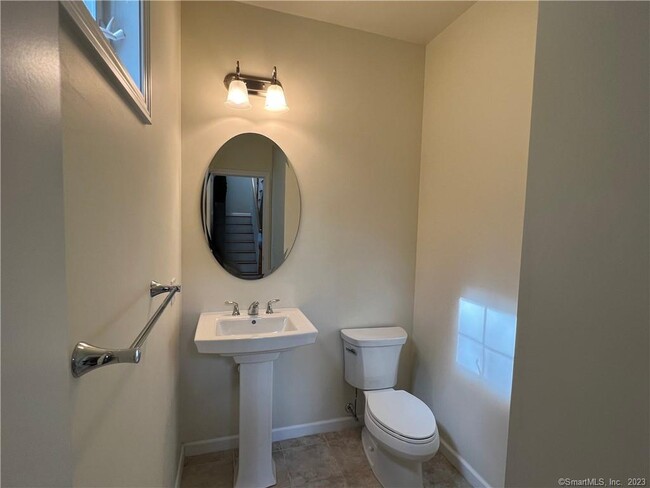 Building Photo - 21 Old Oak Dr