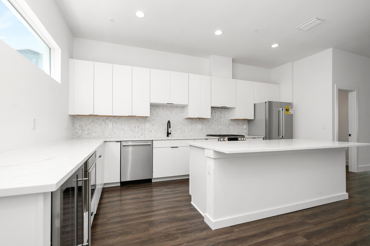 Foto principal - 869 6th Ave S