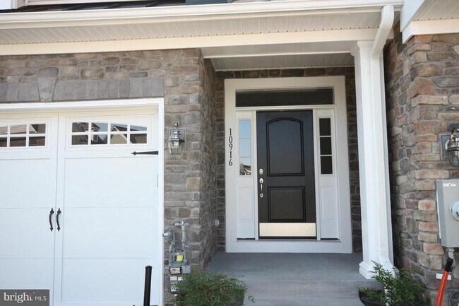 Foto del edificio - 10916 Fairmont Ln