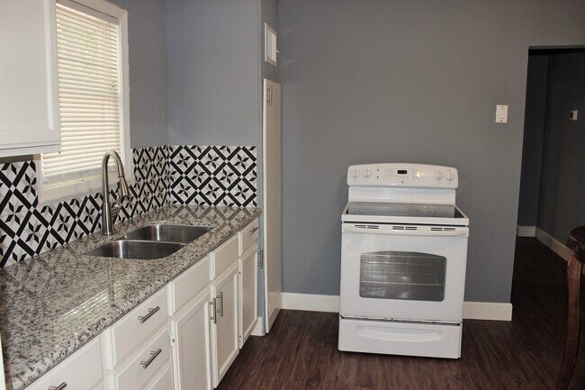 Foto del edificio - 1312 E Alamo St