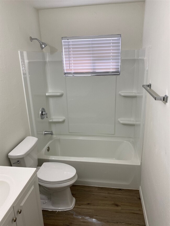 Building Photo - 5623 Maywood Dr