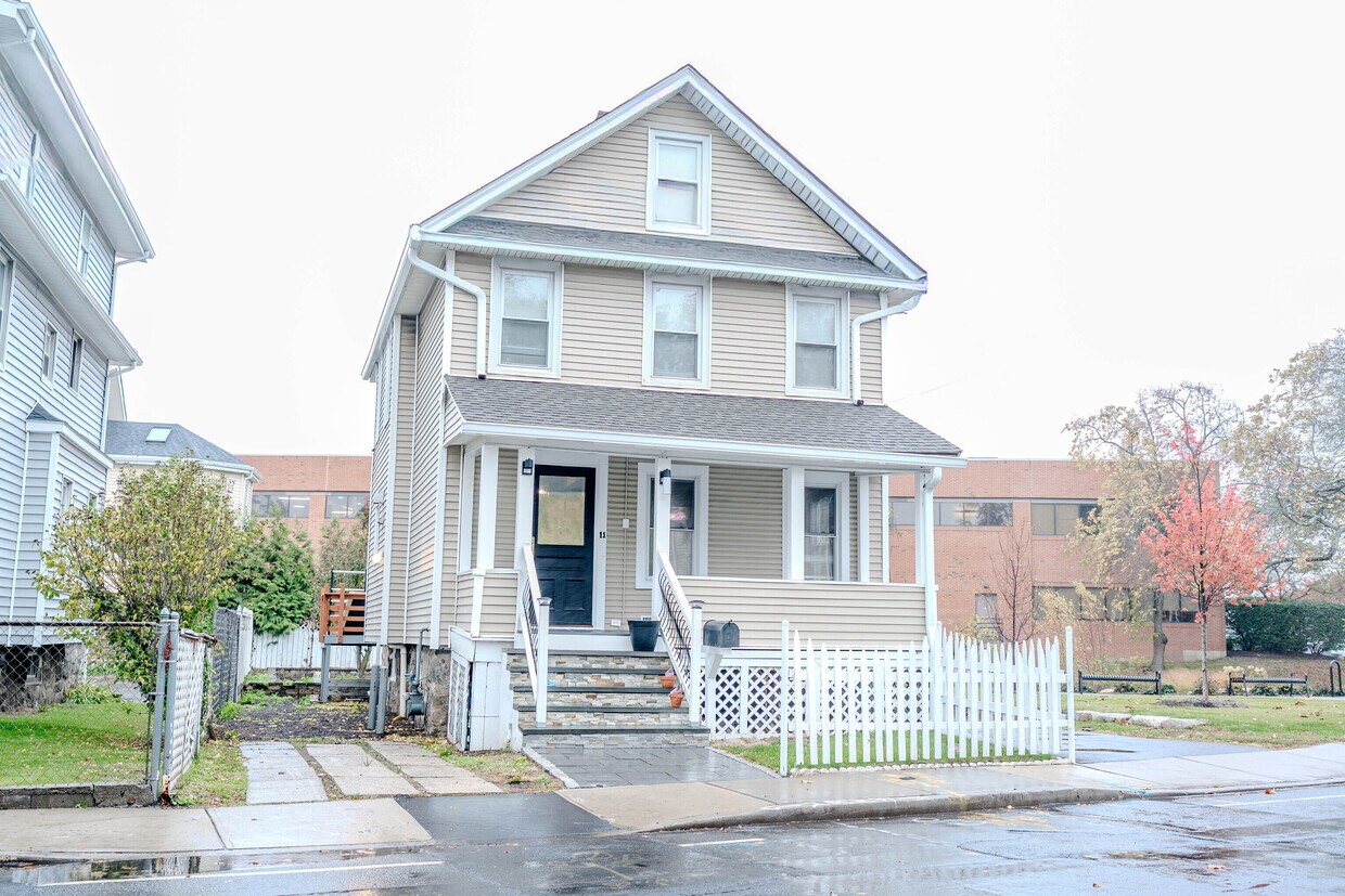 Primary Photo - 11 Burritt Ave