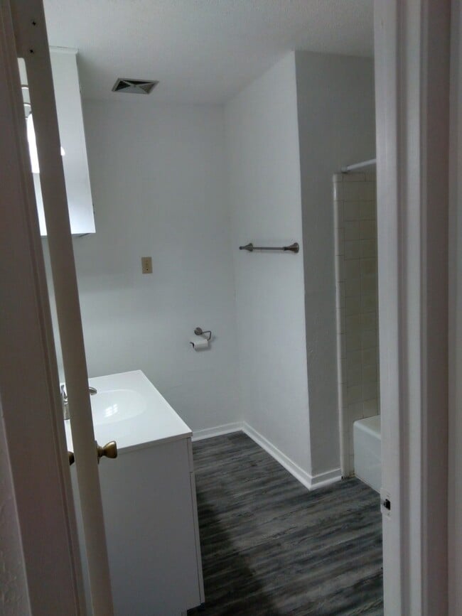 Baño con bañera/ducha - Eastgate Apartments