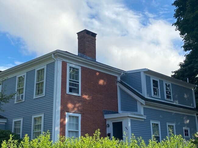 Building Photo - 994 Union St