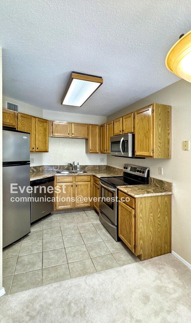 Foto del edificio - PROMO: $500 off first full month's rent + 250 admin fee waived! / 2 Bed & 2 Bath Condo with Carpo...
