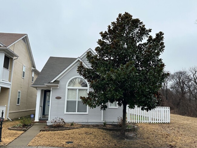 Updated 3 bd 2 bath with large fenced yard. Pets are allowed! - Updated 3 bd 2 bath with large fenced yard.  Pets are allowed! House